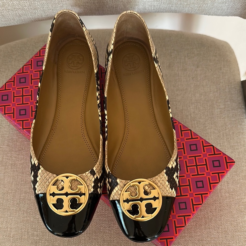 Tory Burch Black and Tan Leather Flats with Gold Medallion